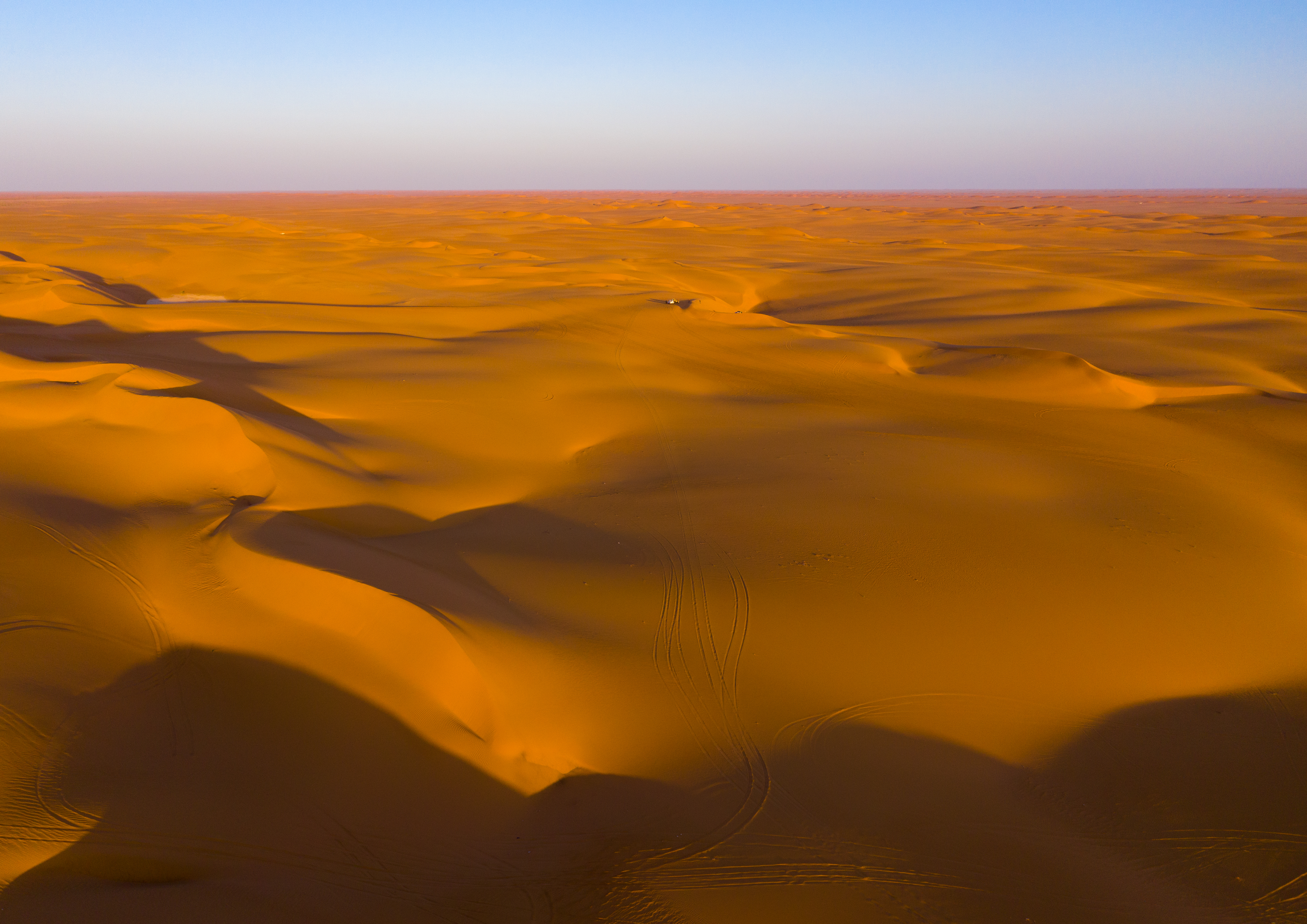 Rub Al Khali desert, near Najran, Saudi Arabia (photo: Eric Lafforgue)