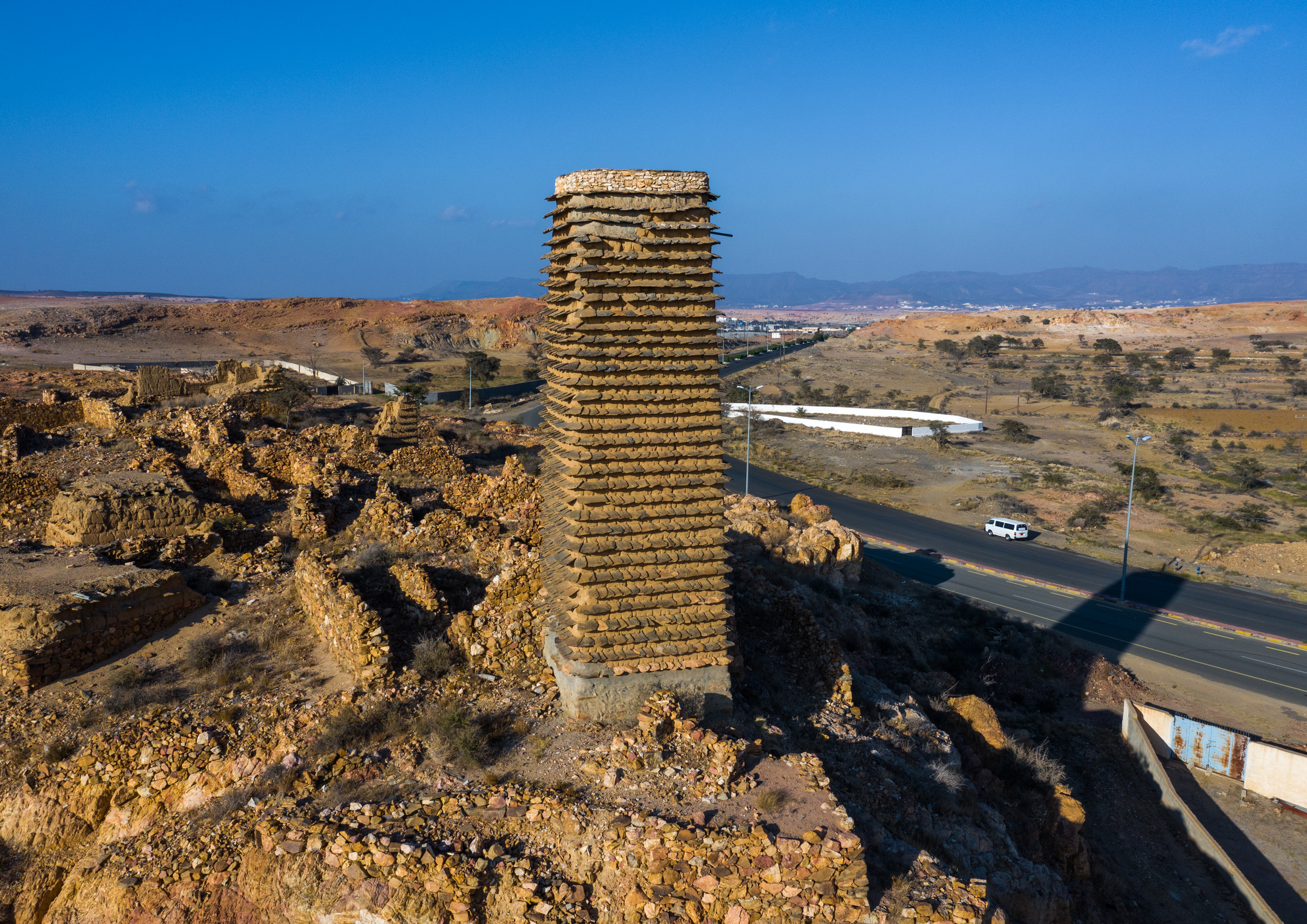 A stone and mud watchtower in Asir province, Saudi Arabia (photo: Eric Lafforgue)