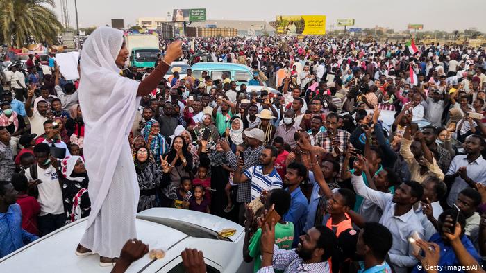 صراع على نوعية نظام الحكم في السودان بين التيارات المدنية والقوى العسكرية