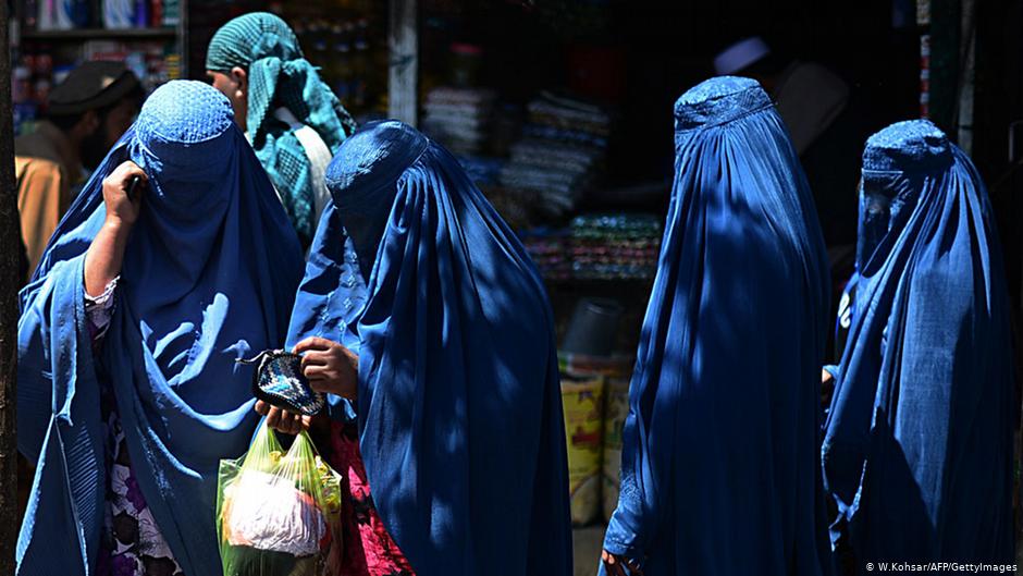 Afghan women in burqas (photo: W. Kohsar/AFP/Getty Images)