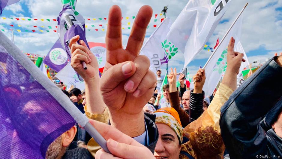 Anhänger der prokurdischen HDP feiern am 24.03.2019 in Istanbul das Newroz-Fest; Foto: DW/Fatih Pınar