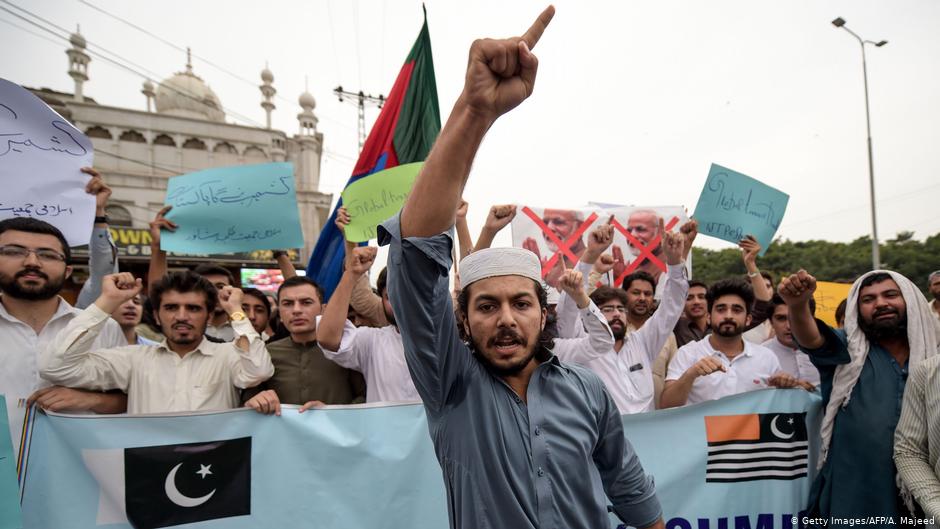 Supporters of an independent Kashmir protest in Peshawar (photo: Getty Images/AFP/A. Majeed)