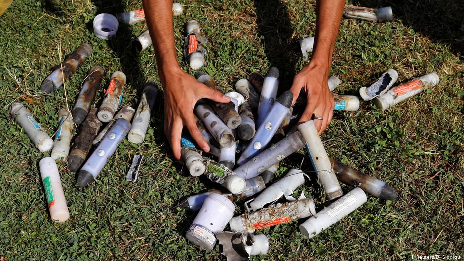 A Kashmiri man shows tear gas shells and stun grenades fired by Indian security forces during protests (photo: Reuters/D. Siddiqui)