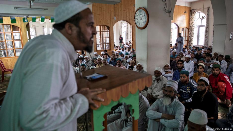 Hayat Ahmed Bhat, a Kashmiri activist speaks to residents before Friday prayers and protests inside a mosque (photo: Reuters/D. Siddiqui)