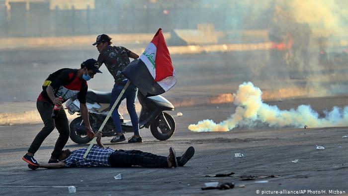 احتجاجات العراق - شباب أعزل يتلقون الرصاص بصدورهم العارية في سبيل حياة كريمة