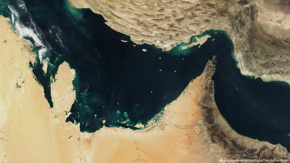 مضيق هرمز في منطقة الخليج - ممر بحري بالغ الأهمية لشحنات النفط. Foto: picture-alliance/dpa/Nasa
