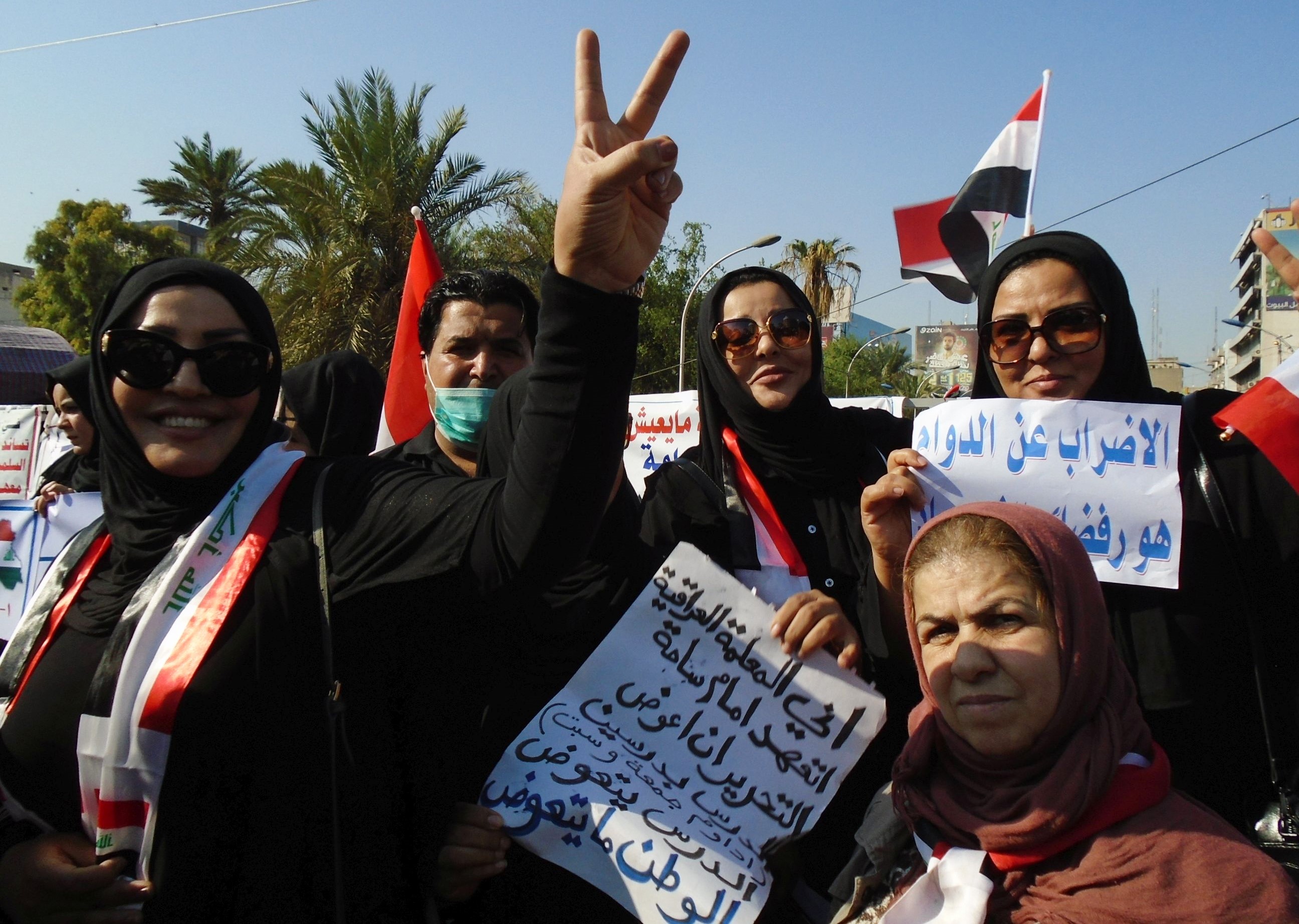 Irakische Lehrerinnen demonstrieren auf dem Tahrir-Platz in Bagdad, Irak; Foto: Birgit Svensson