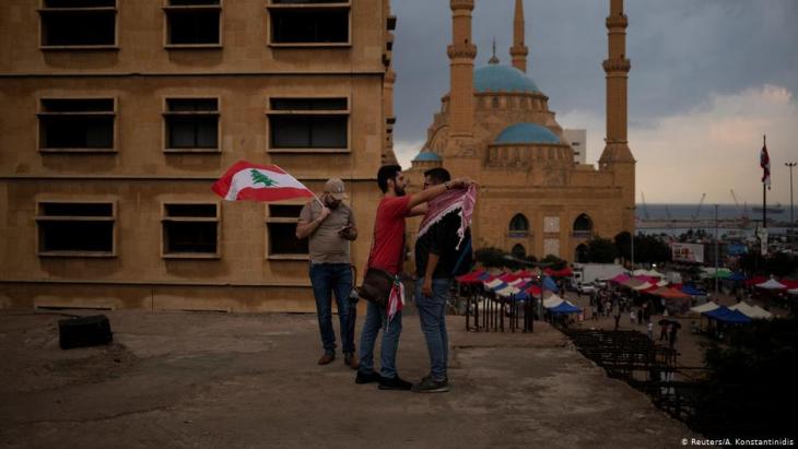 (photo: Alkis Konstantinidis/Reuters)