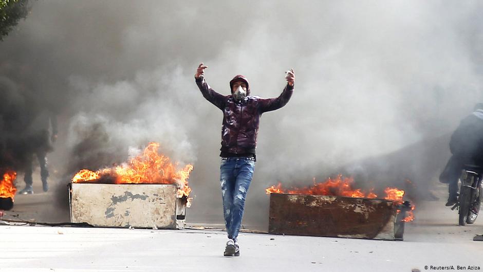 موت الصحفي التونسي عبد الرزاق زرقي في نهاية ديسمبر / كانون الأول عام 2018 أدى إلى احتجاجات غاضبة.  Foto: Reuters