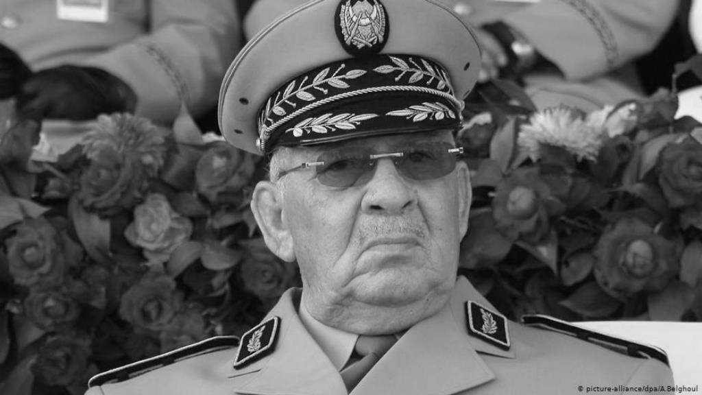 نقلت وكالة رويترز عن تلفزيون النهار الجزائري وفاة أحمد قايد صالح رئيس أركان الجيش الجزائري
