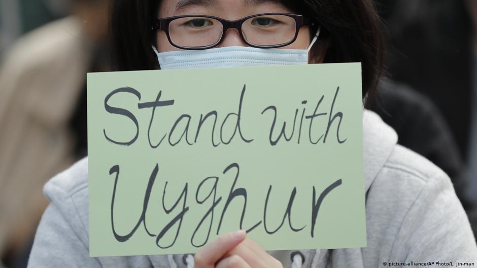 احتجاجات في هونغ كونغ في 22 ديسمبر / كانون الأول 2019 للتضامن مع الأويغور في الصين. Foto: picture-alliance/AP