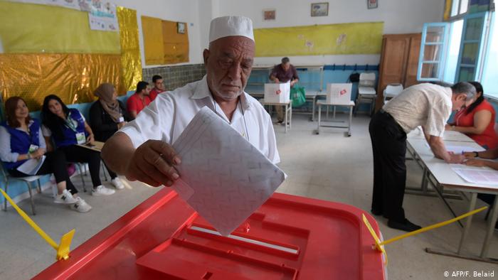 تونس في رحلة العملية الديمقراطية والبحث عن تحقيق الآمال