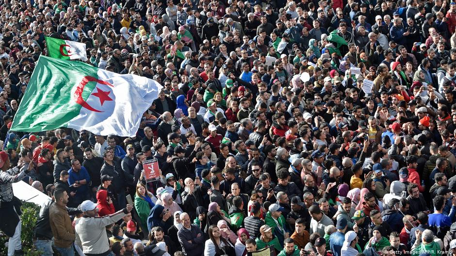 Anti-government protests in the Algerian capital Algiers on 1 December 2019 (photo: AFP/Getty Im-ages/Ryad Kramdi)