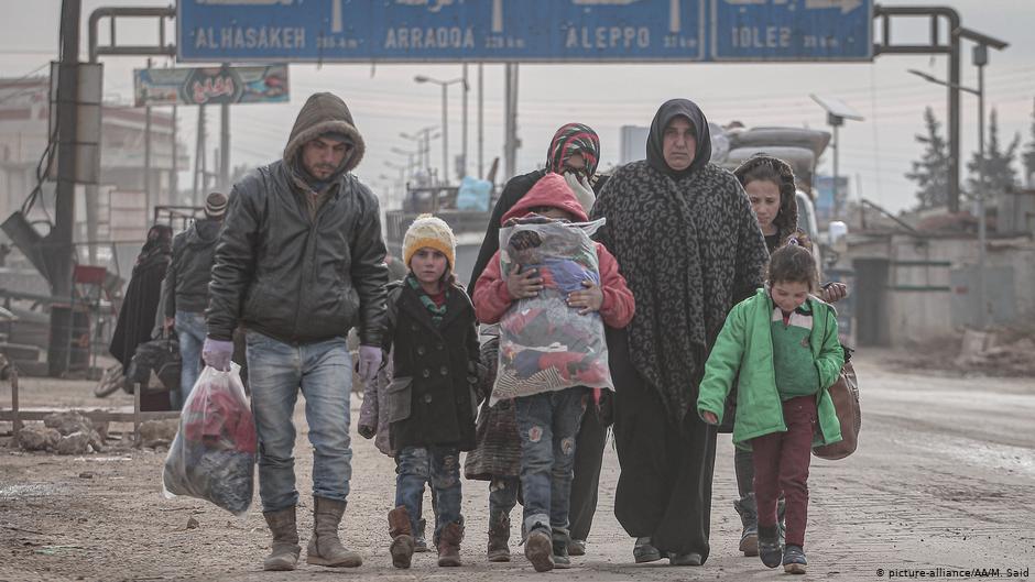 Syrische Familien auf der Flucht in der Provinz Idlib; Foto: picture-alliance/AA