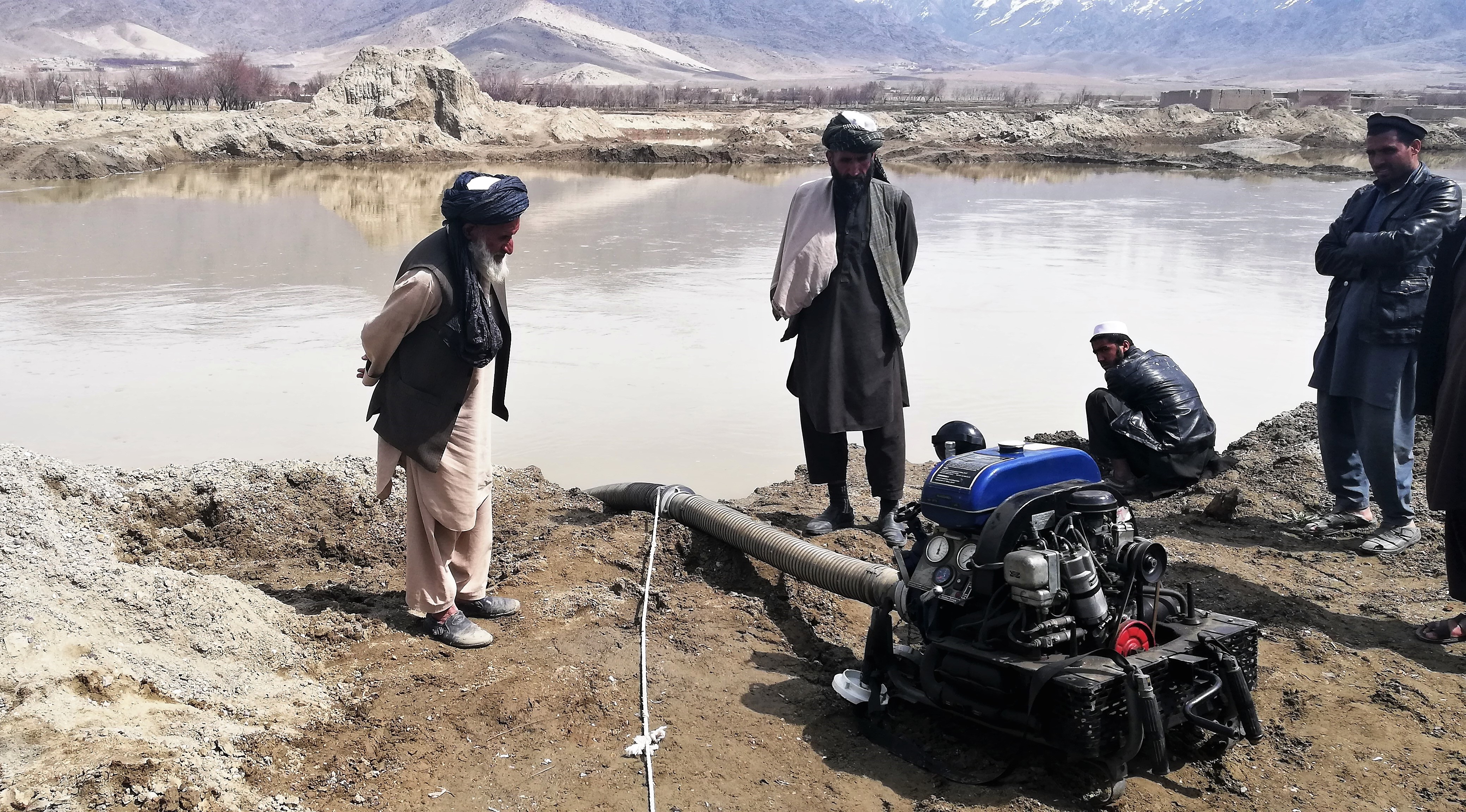 Nicht funktionierende deutsche Wasserpumpe in Mussahi; Foto: Emran Feroz