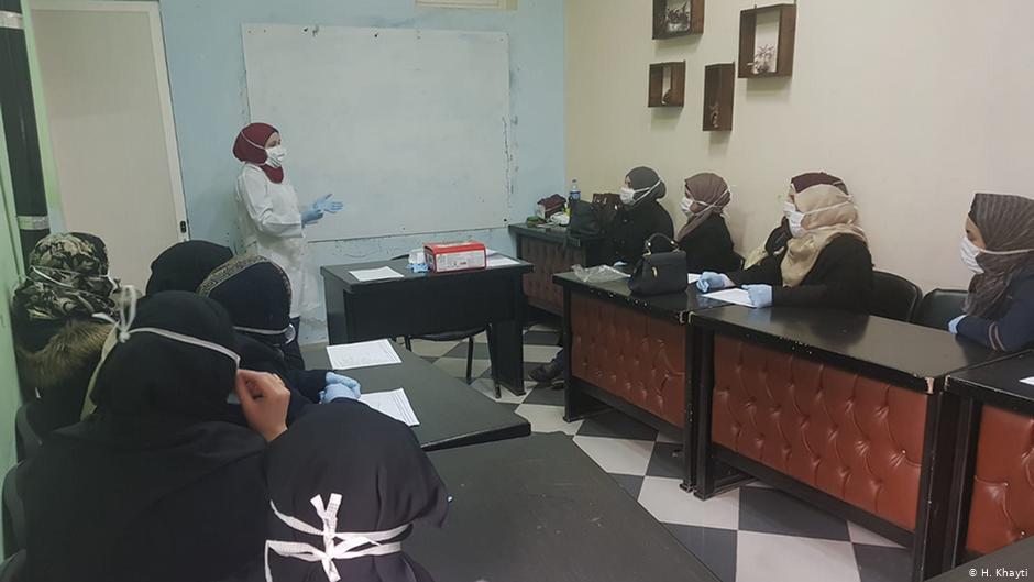 Aufklärung im Frauenzentrum Idlib über das Coronavirus; Foto: H. Khayti