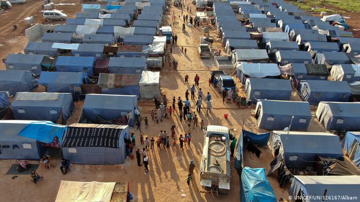 في ظل شح الماء والصابون - كيف يواجه لاجئون ونازحون فيروس كورونا في المخيمات؟