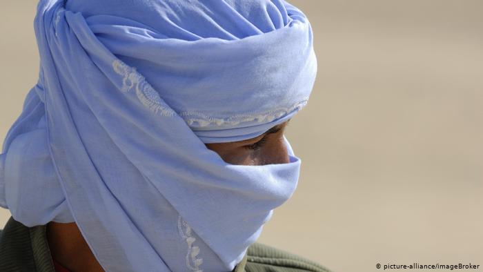 Egypt: Bedouin wearing head covering (photo: picture-alliance/ImageBroker)