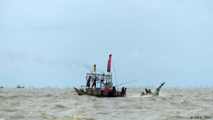 No easy crossing: there is no proper transport to and from the island. During monsoon season the high seas make it difficult to reach the island by boat