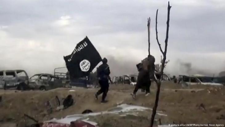 Islamic State fighters in Baghouz (photo: AP/picture-alliance)