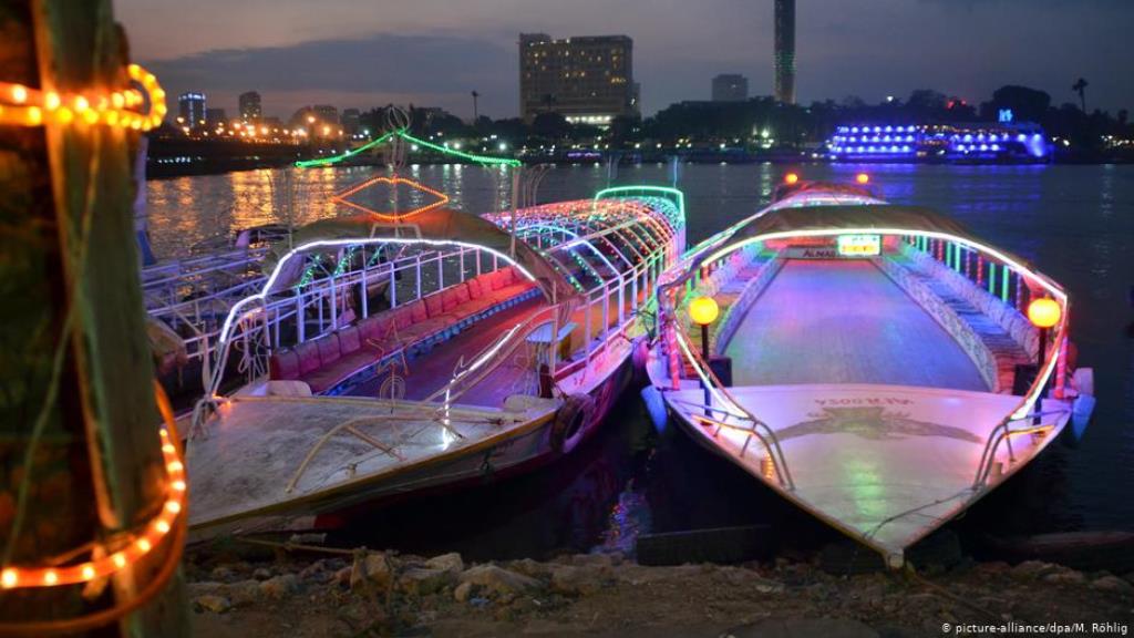 يخوت في نهر النيل يستأجرها أفراد مجتمع المثليين في مصر لاقامة حفلاتهم بعيداً عن أعين الرافضين لهم