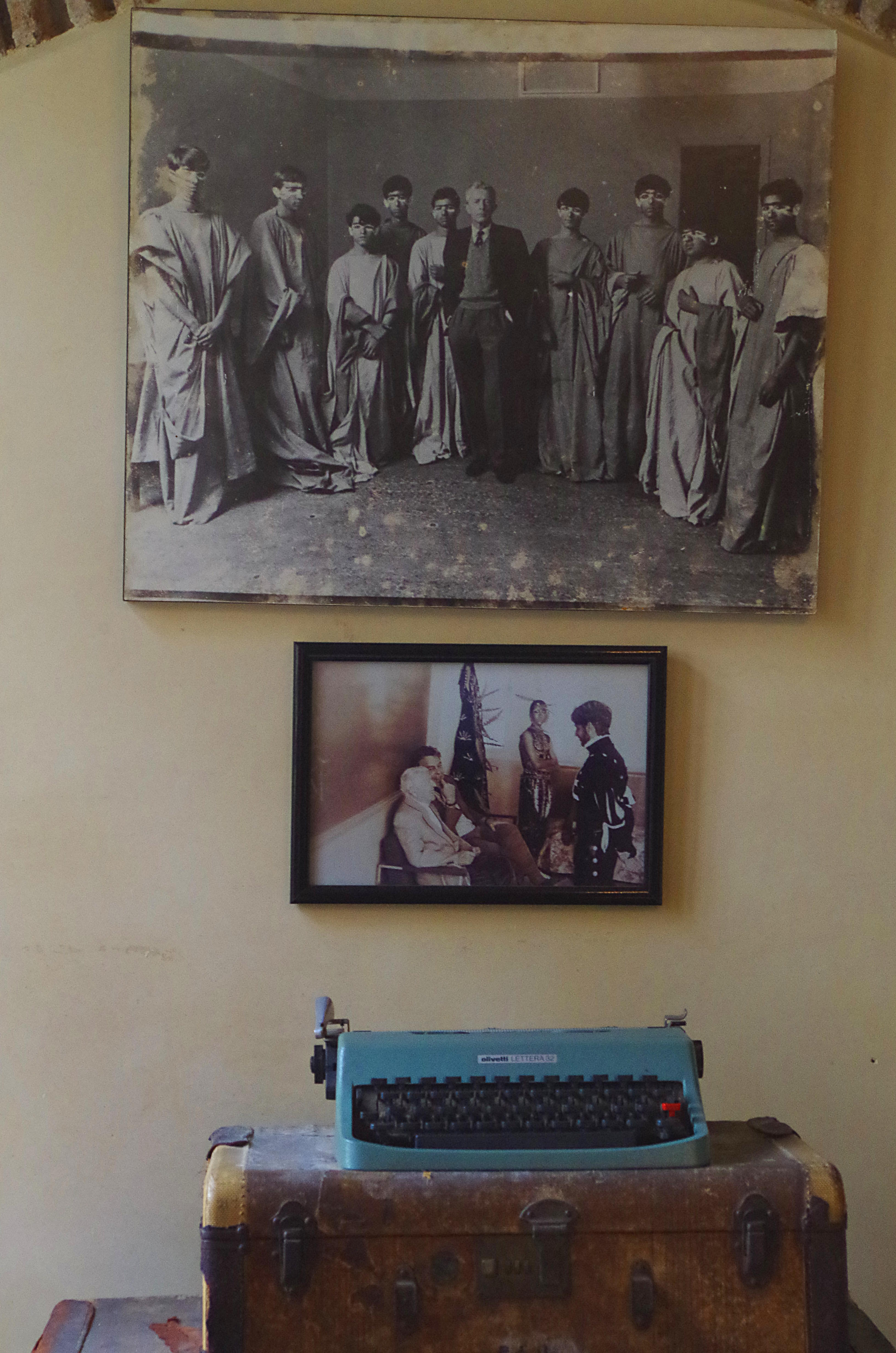 Schreibmaschine und Fotografien von Paul Bowles im American Legation Museum in Tanger; Foto: Claudia Mende