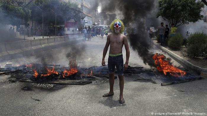 Clown in Beirut (photo: picture-alliance/AP Photo/B. Hussein)