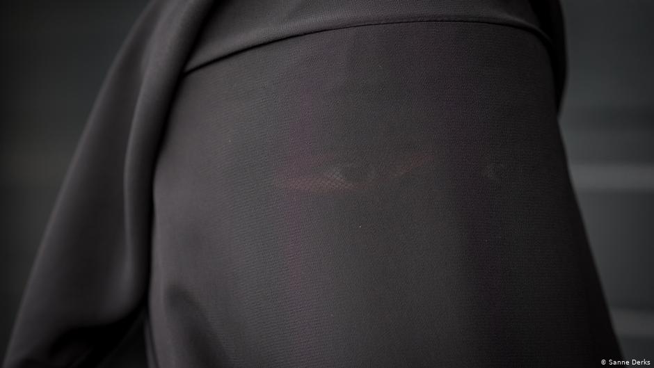 A woman stands in an empty tunnel in Amsterdam wearing a black burka (photo: Sanne Derks)