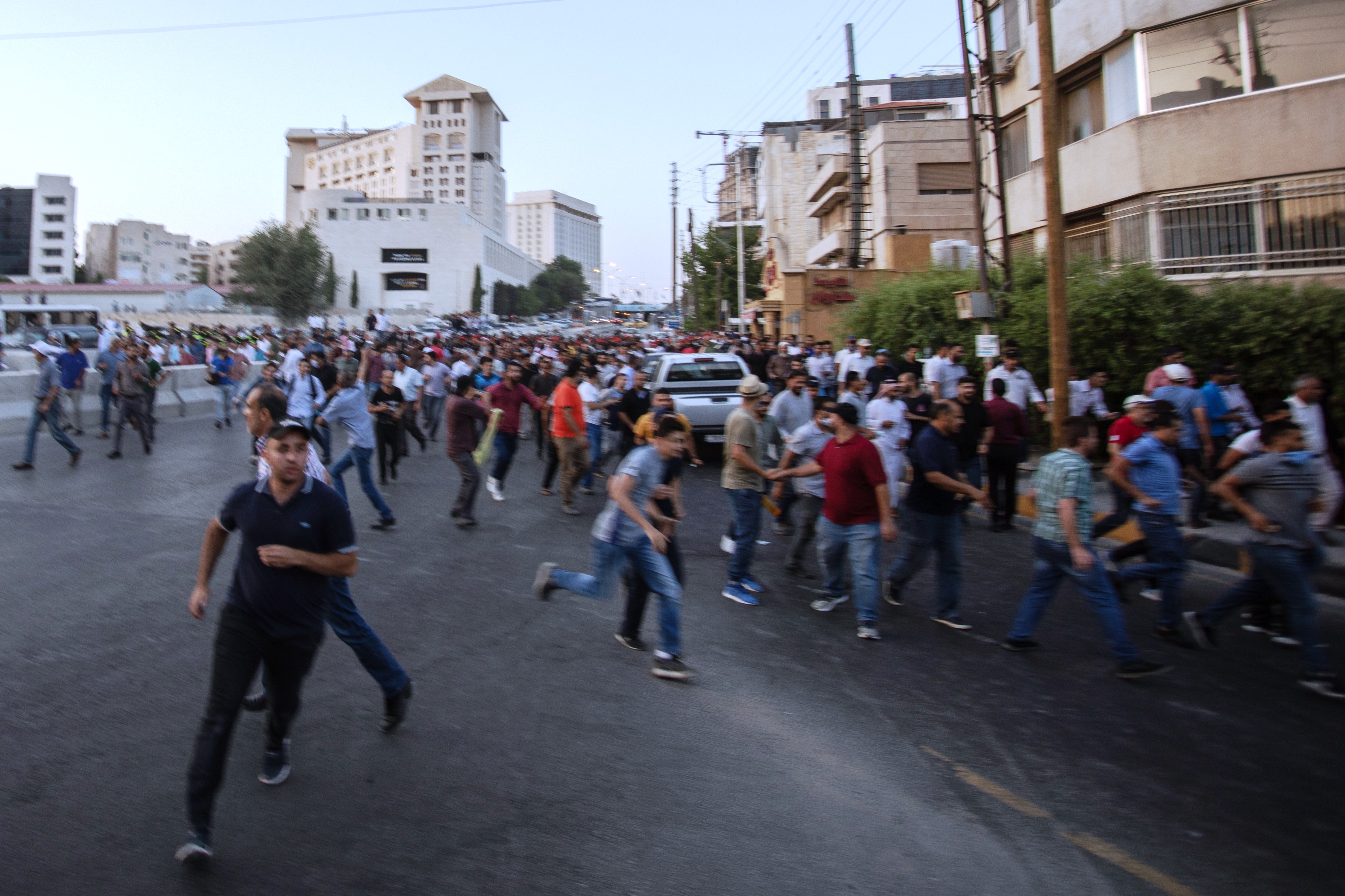 Teachers fleeing the security forces, following a clash during a demonstration held near the 5th circle on 29.07.2020 to protest the decision to dissolve the teacher's syndicate and arrest its leaders (photo: Sherbel Dissi)