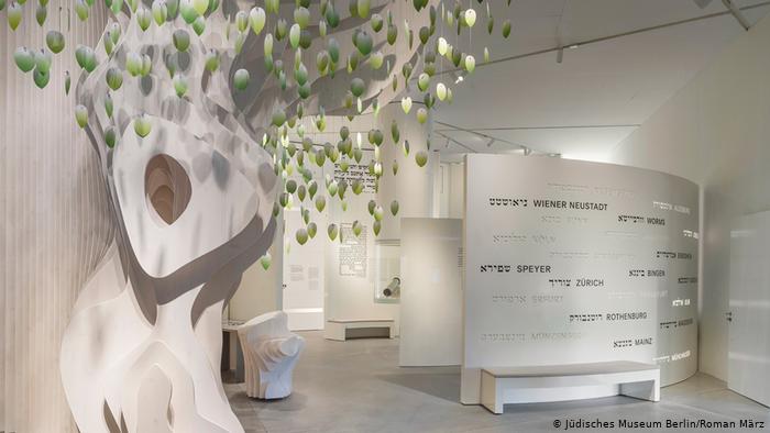 Jewish Museum Berlin: a stylised, five-metre high tree of white waxed wood in the Torah space (photo: Jewish Museum Berlin/Roman Maerz)