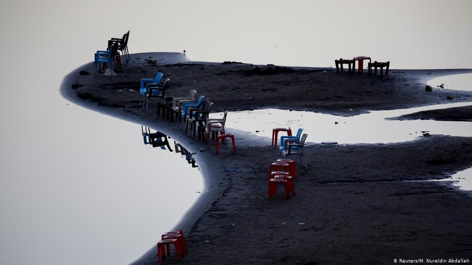 Chairs are left facing the banks of the Blue Nile river in Khartoum, Sudan, 15 February 2020 (photo: REUTERS/Mohamed Nureldin Abdallah)