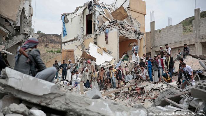 Luftschläge der von Saudi-Arabien geführten Militärallianz auf die jemenitische Hauptstadt Sanaa; Foto: picture-alliance/AP