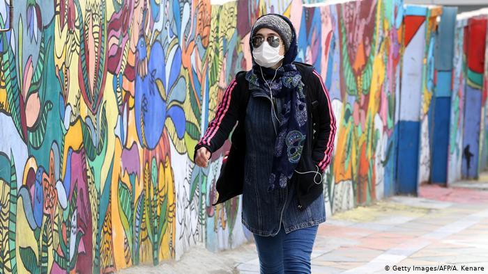 An Iranian woman wearing a face covering (photo: AFP/Getty Images/A. Kenare)