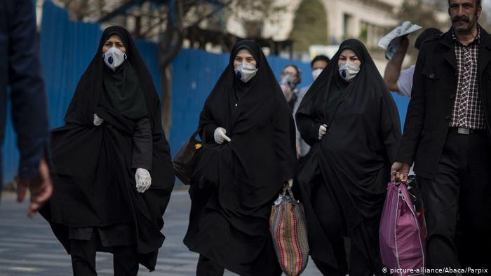 Iranians wearing face coverings in Tehran (photo: picture-alliance/abaca)