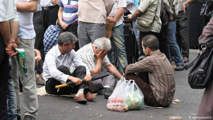 Queuing for food in Iran (photo: eghtesaad24)