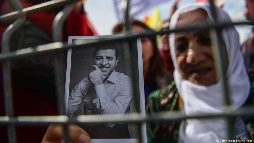 Demonstrating against the detention of Kurdish opposition leader Selahattin Demirtas (photo: Getty Images/AFP)