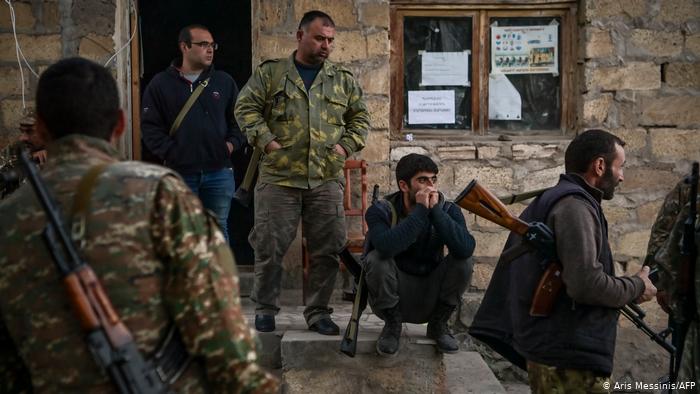 Kämpfer in Stepanakert. Foto: Aris Messinis/AFP