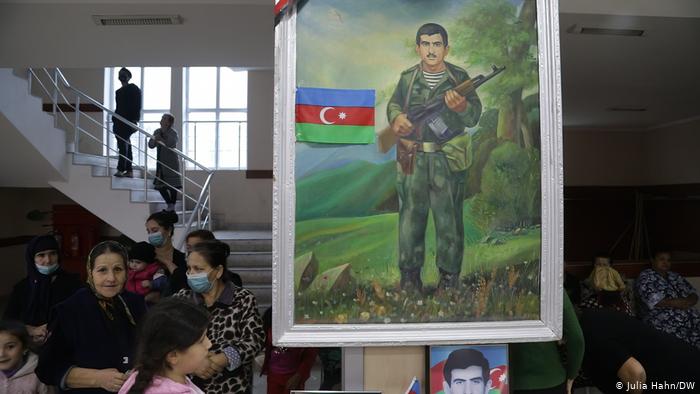 Gedenkstätte in einer Schule in Barda, Aserbaidschan. Foto: Julia Hahn/DW