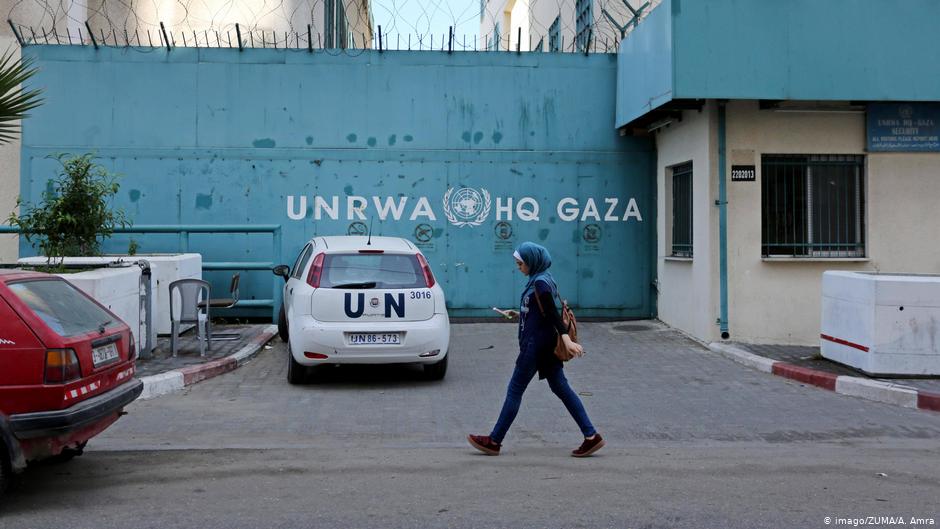 مقر الأونروا في غزة - الأونروا تحذر من كارثة بسبب نقص الدعم الدولي لملايين اللاجئين الفلسطينيين.