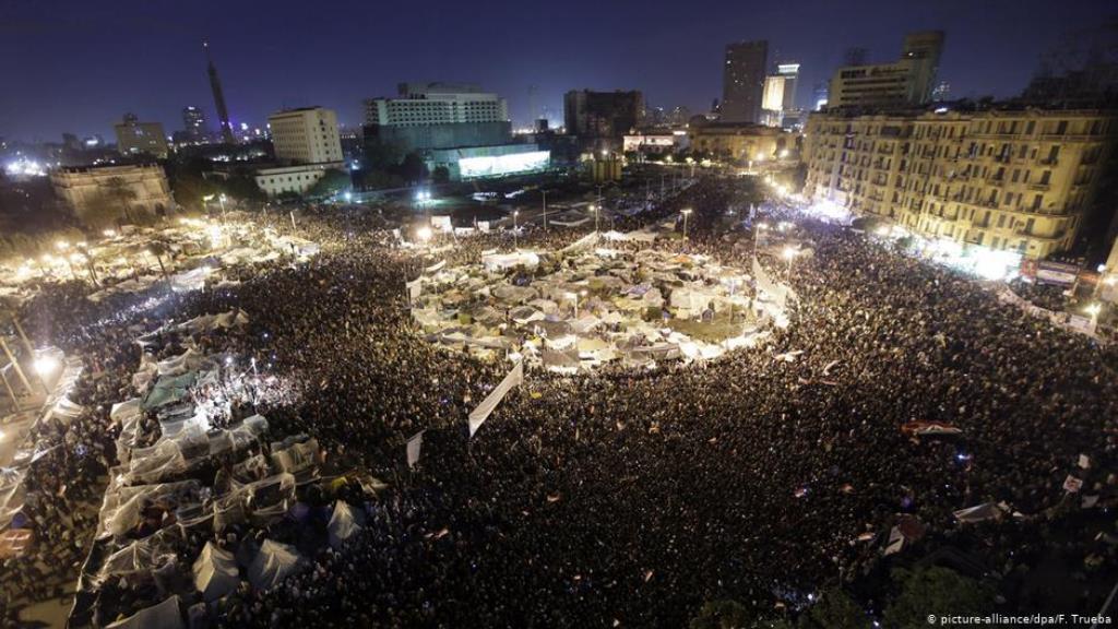 Protests in Cairo's Tahrir Square in 2011 (photo: picture-alliance/dpa/F.Trueba)