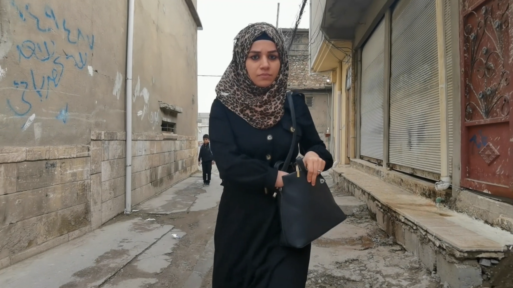 Identity Limits: Im Film „Schranken der Identität“ kämpft eine Mutter gegen die sich ausbreitende Stimmung in ihrem Mossuler Wohnviertel: Ihr Mann sei „Daeshi“, Mitglied des IS, gewesen. (Foto: elbarlament)