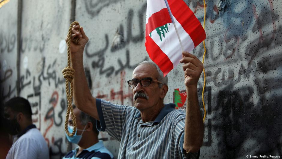 Demonstrant am Jahrestag der regierungskritischen Proteste in Beirut; Foto: Emma Freiha/Reuters