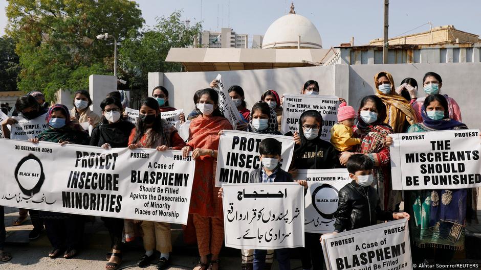 أفراد من الطائفة الهندوسية في احتجاجات في مدينة كراتشي الجنوبية ومدينة بيشاور، عاصمة إقليم خيبر بختونخوا – باكستان.