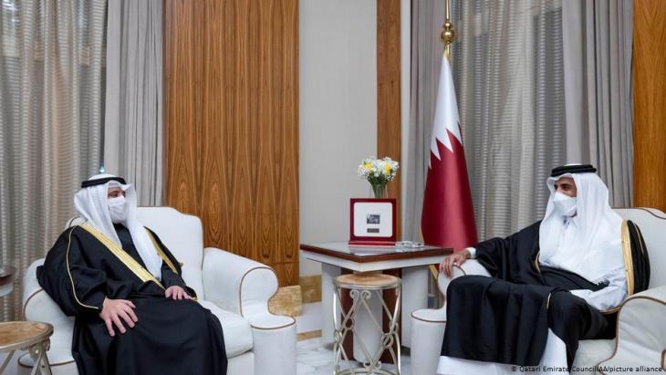 Emir of Kuwait Sheikh Nawaf al-Ahmed and Emir of Qatar Sheikh Tamim bin Hamad al-Thani (photo: Qatari Emirate Council/AA/picture alliance)