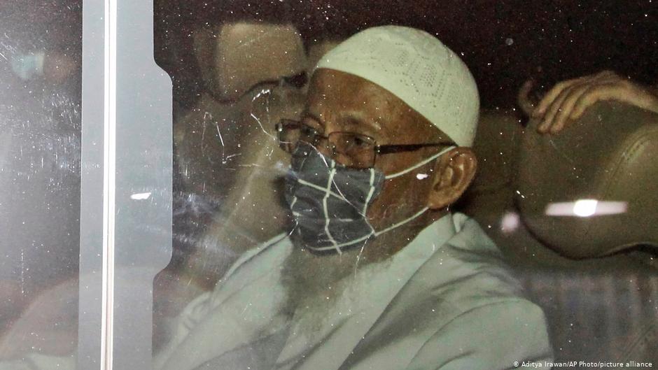 Islamic cleric Abu Bakar Bashir after his release from prison on Friday (photo: Aditya Irawan/AP Photo/picture alliance)