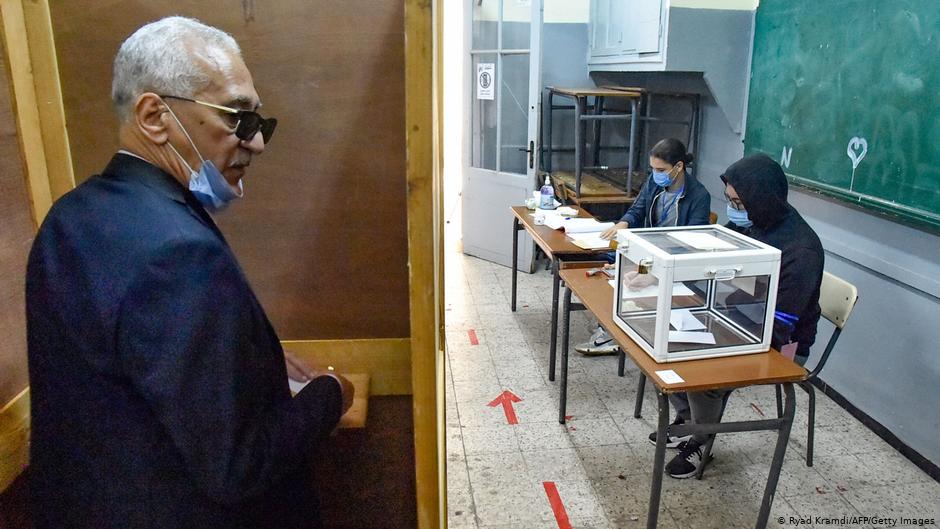 Algerien Algiers | Referendum über Verfassung; Foto: Ryad Kramdi/AFP/Getty Images