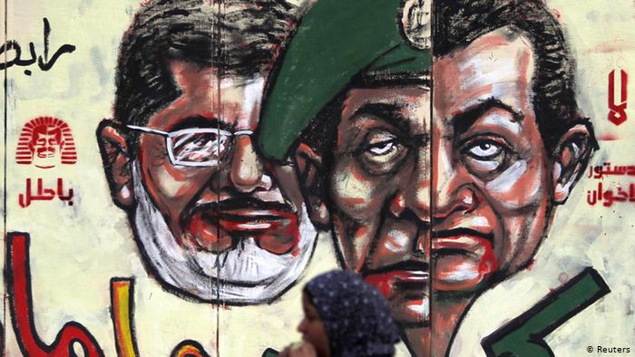 Dieses Straßengemälde zeigt Ägyptens ehemaligen Machthaber Hosni Mubarak, den ehemaligen Militarchef Mohamed Tantawy und den ehemaligen Präsidenten Mohamed Mursi. Foto: Reuters 