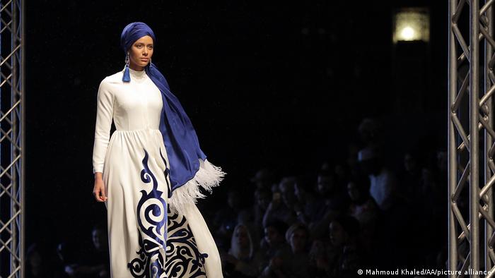 "خليكي شيك" - أزياء "محتشمة "بلمسة أوروبية في الرياض تراعي الثقافة السعودية