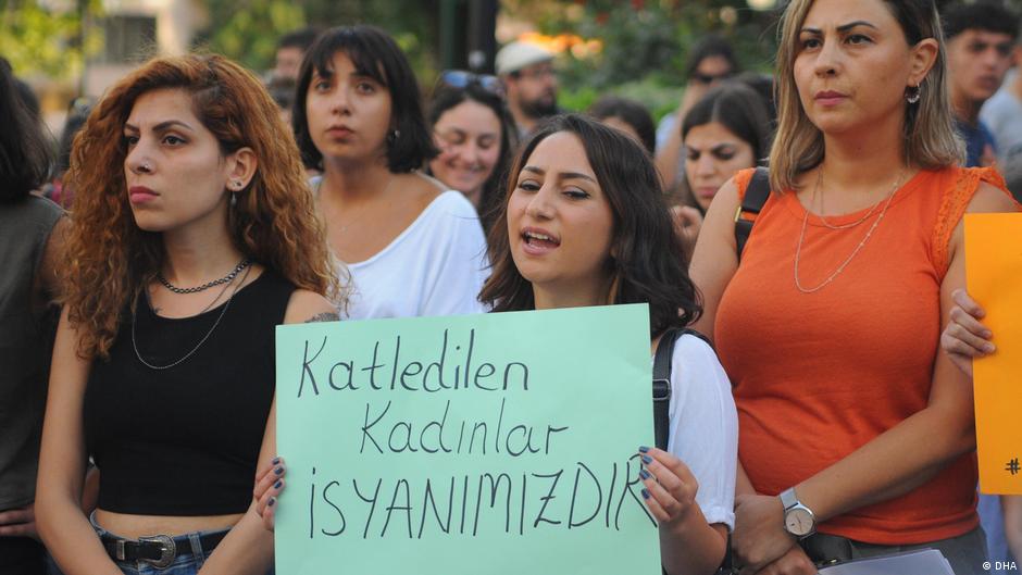 تظاهرة ضد العنف الموجه للنساء في تركيا (من الأرشيف)
