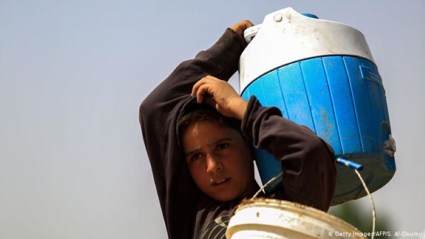 "الاضطرابات المناخية (وتقليل دعم الماء والوقود والكهرباء) كانت عاملا إضافيا ومسرعًا للأزمة السياسية في سوريا".  Foto: Getty Images/AFP